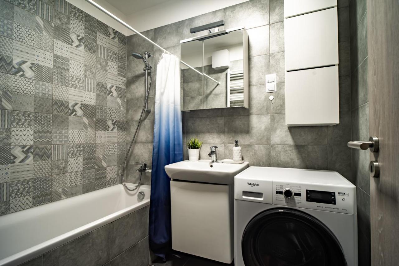 Vig Apartment - With Private Parking Budapest Extérieur photo