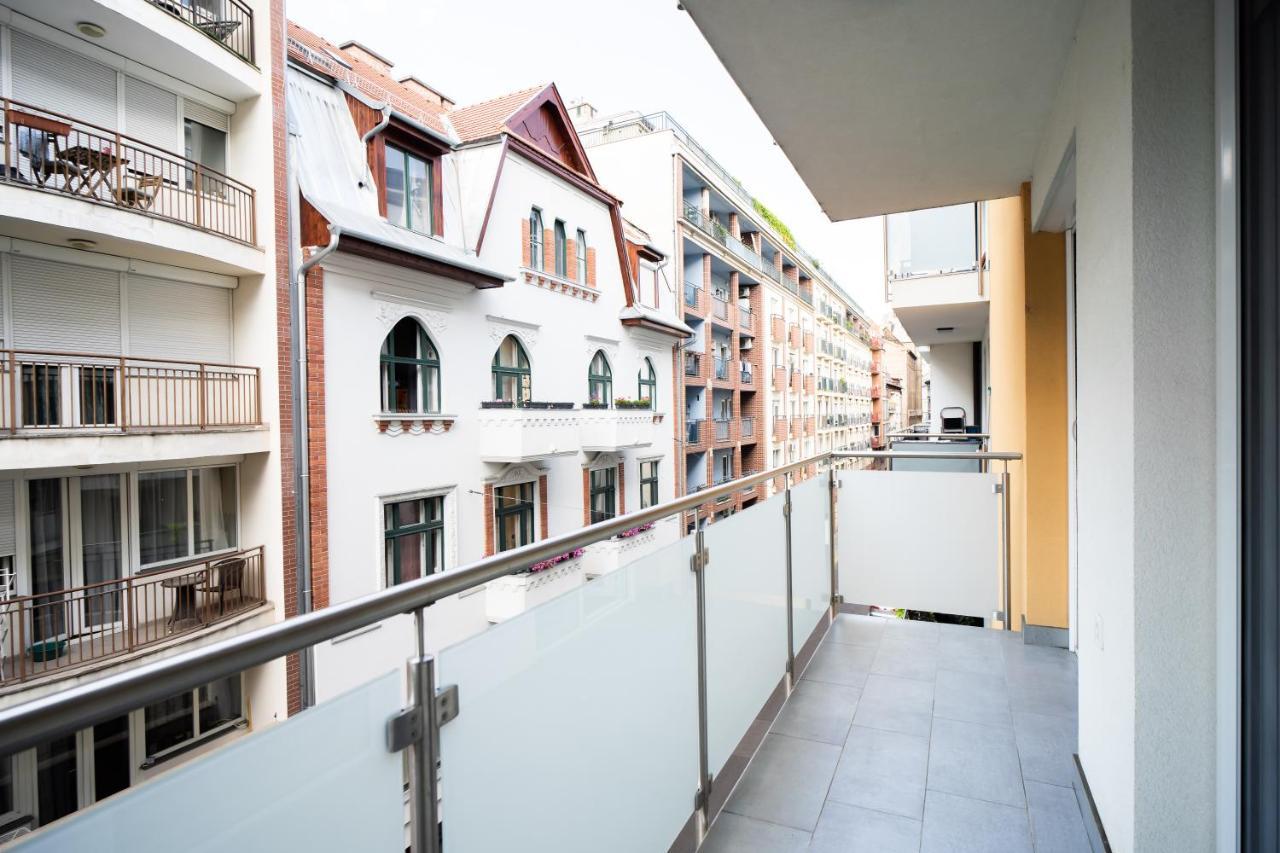 Vig Apartment - With Private Parking Budapest Extérieur photo